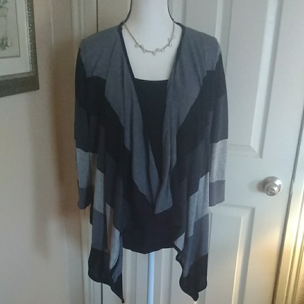 I.N. STUDIO shrug